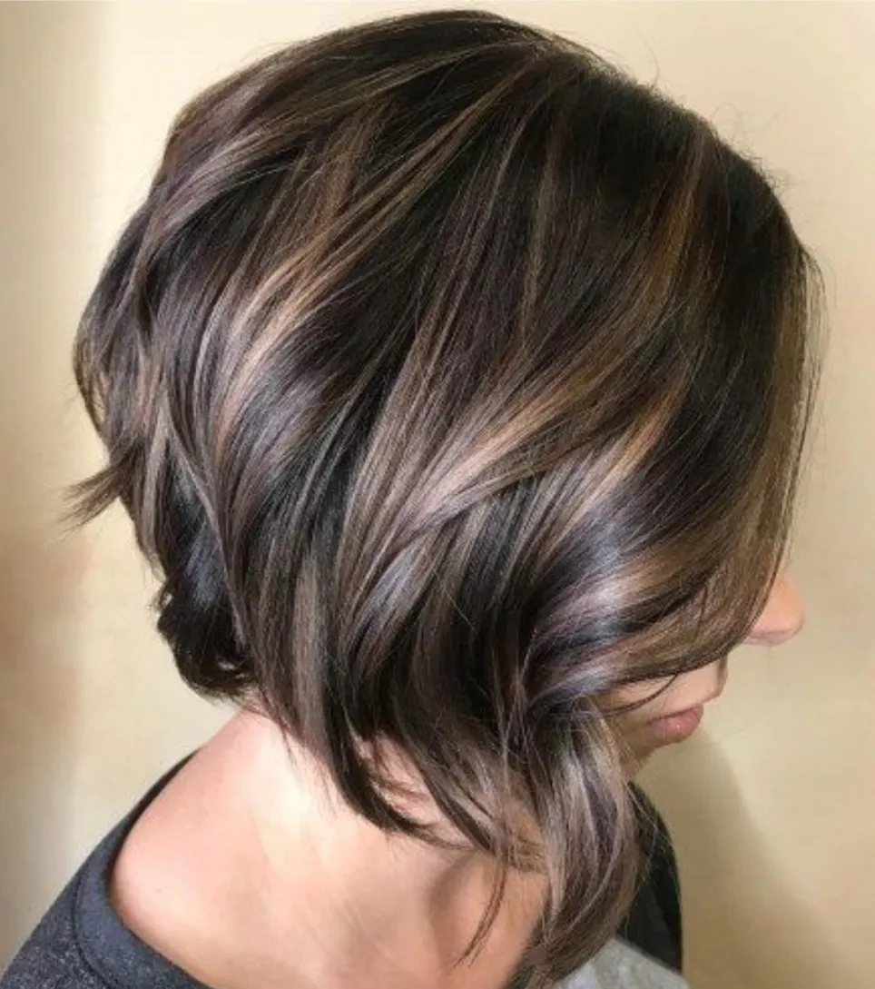 Trabajo de peluquería: corte y color realizado en Aqua